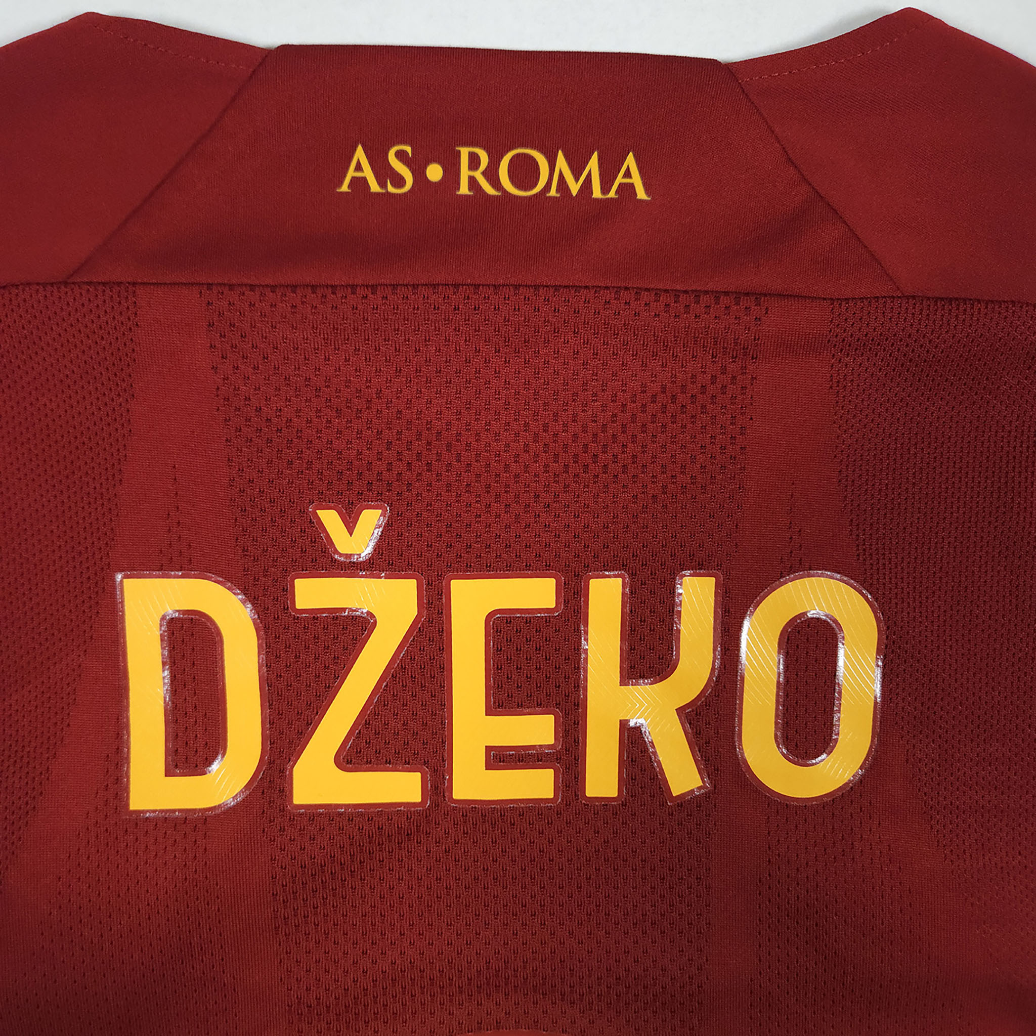 AS Roma Home Shirt 2021-22 – Džeko #9 detailed view 9