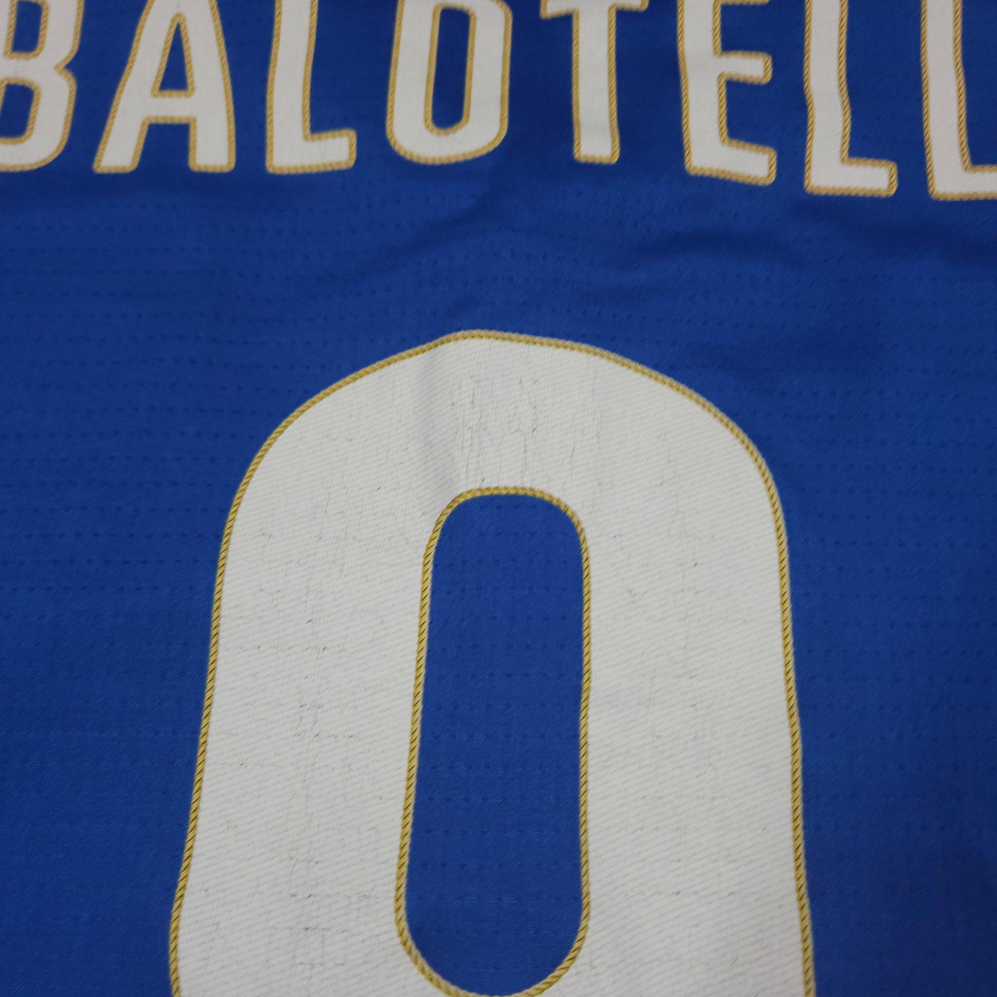 Italy Home Shirt 2014-15 – Balotelli #9 detailed view 10