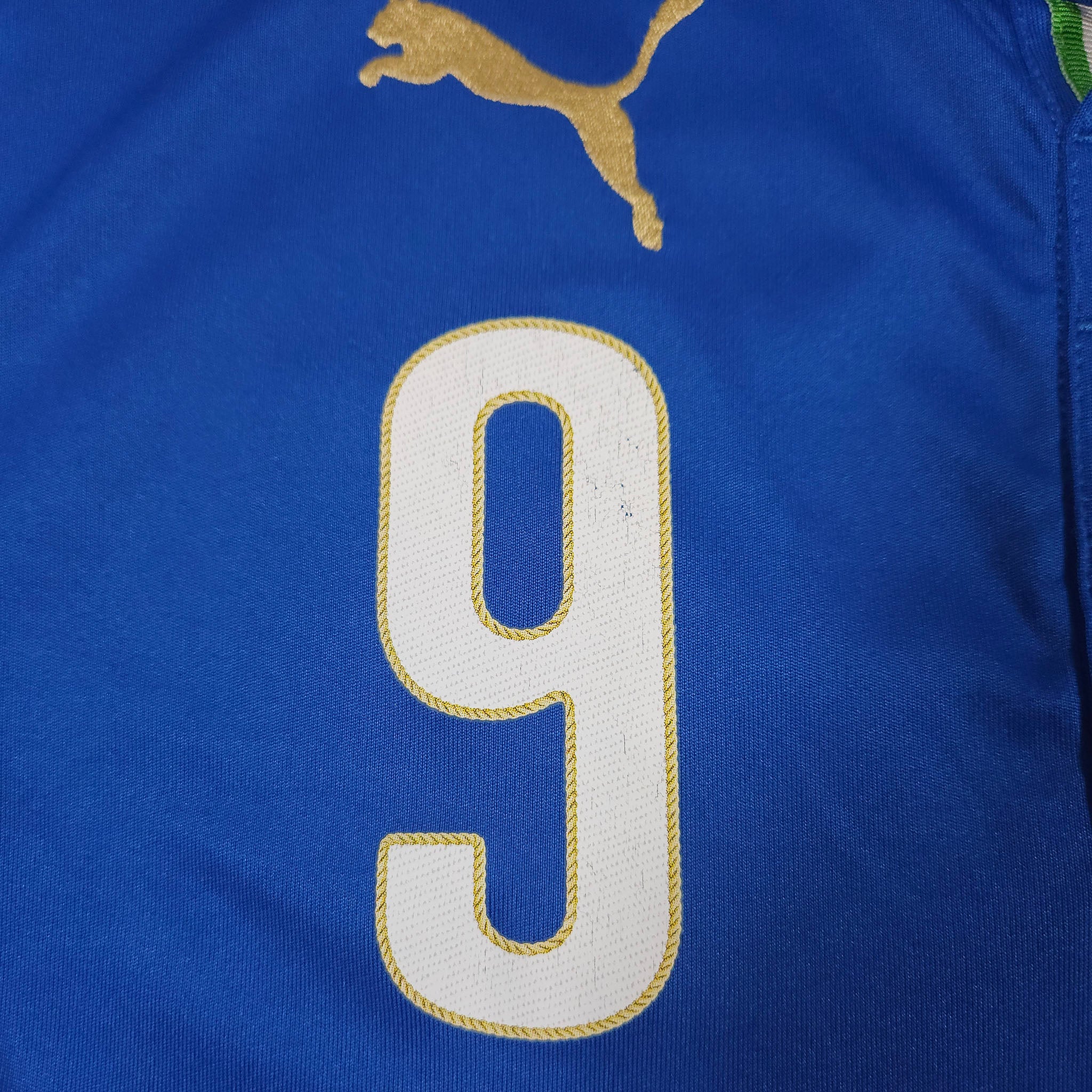 Italy Home Shirt 2014-15 – Balotelli #9 detailed view 2