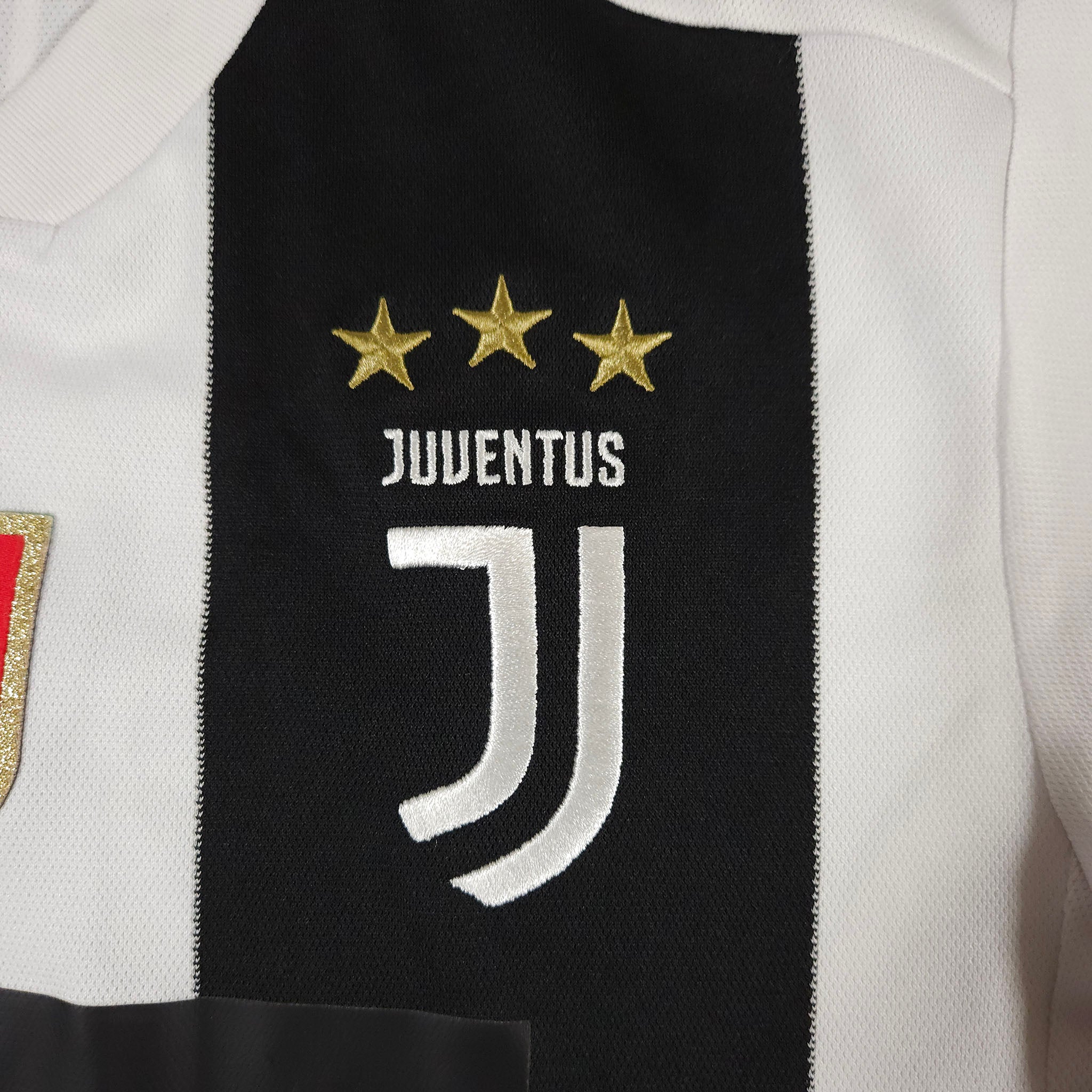 Juventus Home Shirt 2018-19 – Ronaldo #7 detailed view 2