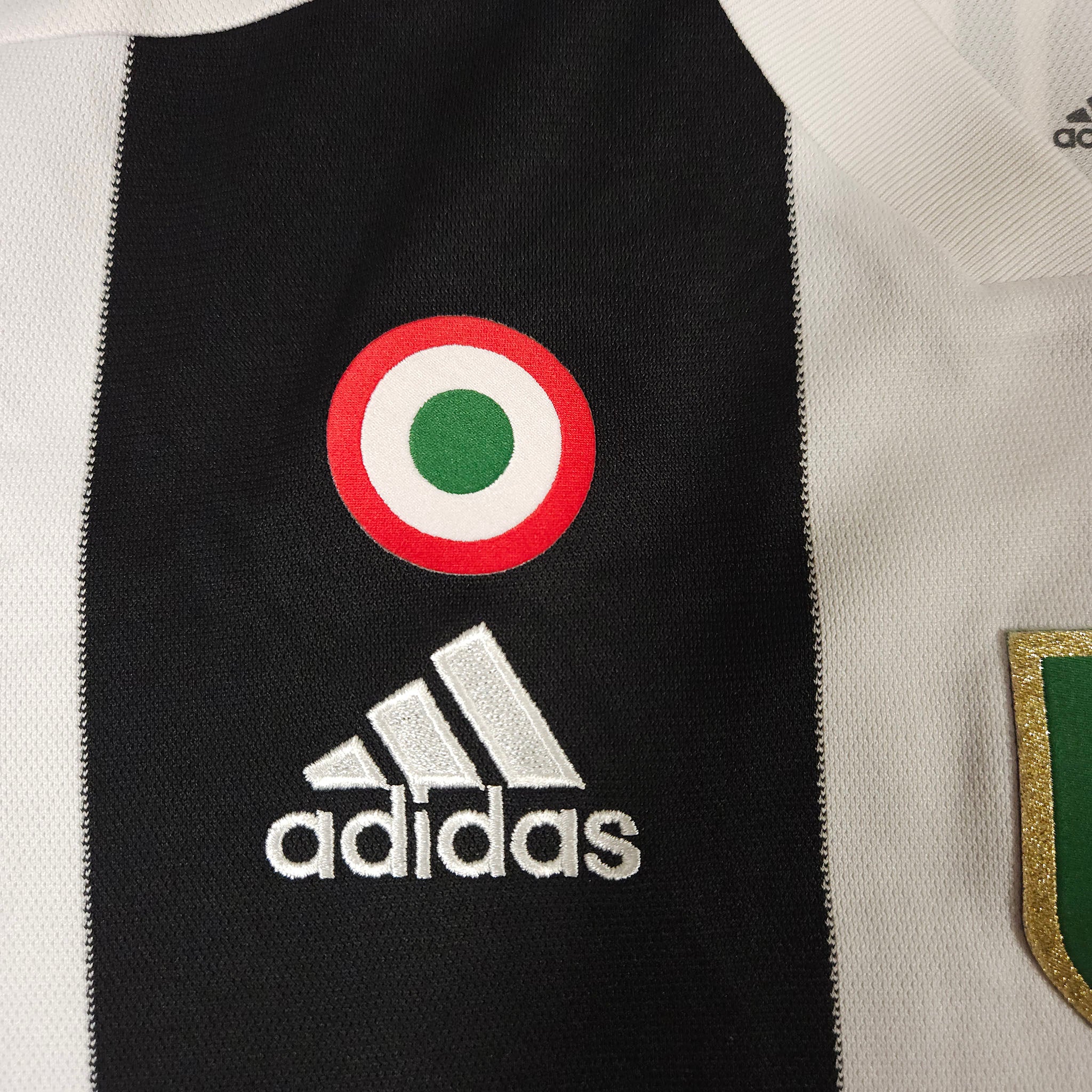 Juventus Home Shirt 2018-19 – Ronaldo #7 detailed view 4