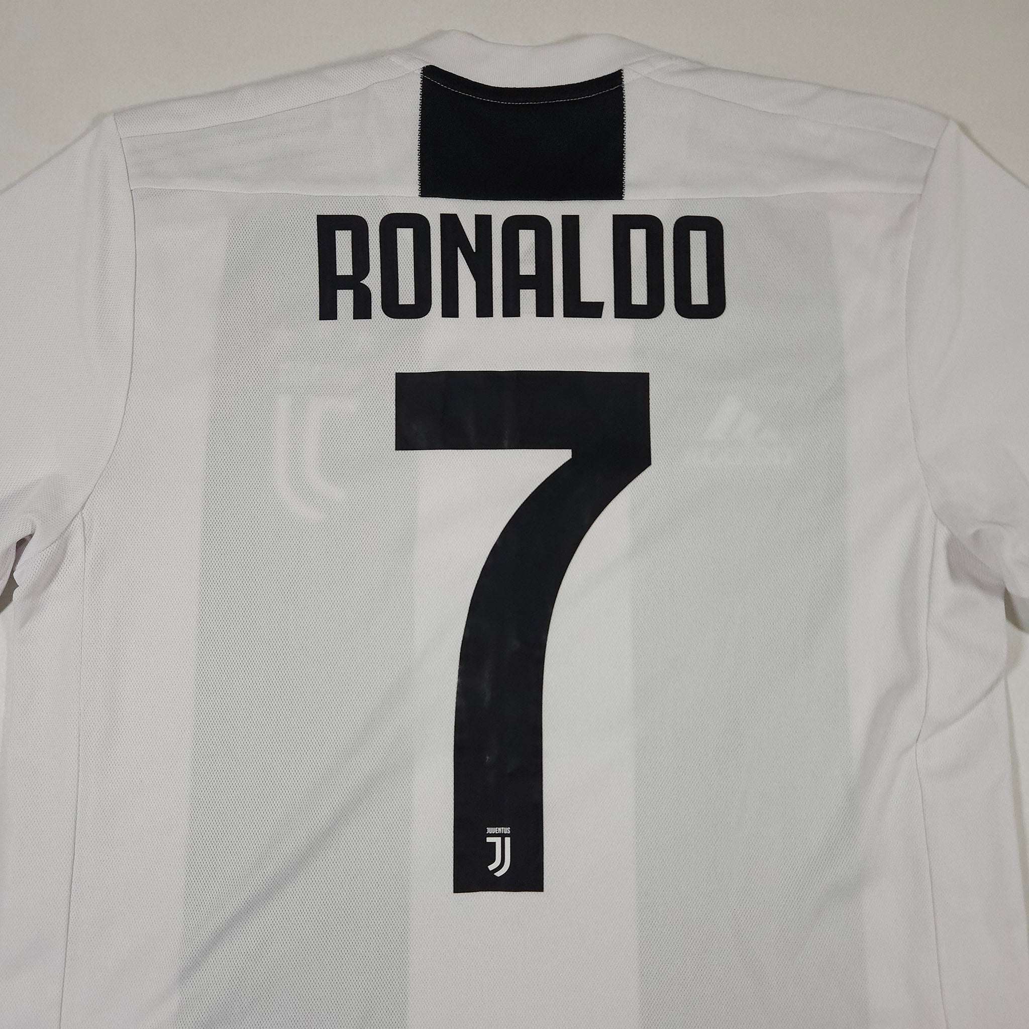 Juventus Home Shirt 2018-19 – Ronaldo #7 detailed view 6
