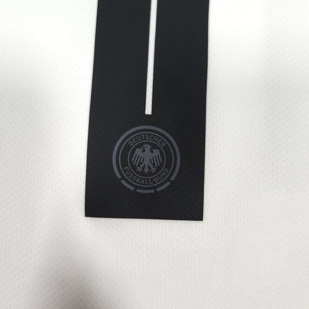 Germany Home Shirt 2018-19 – Boateng #17 detailed view 10