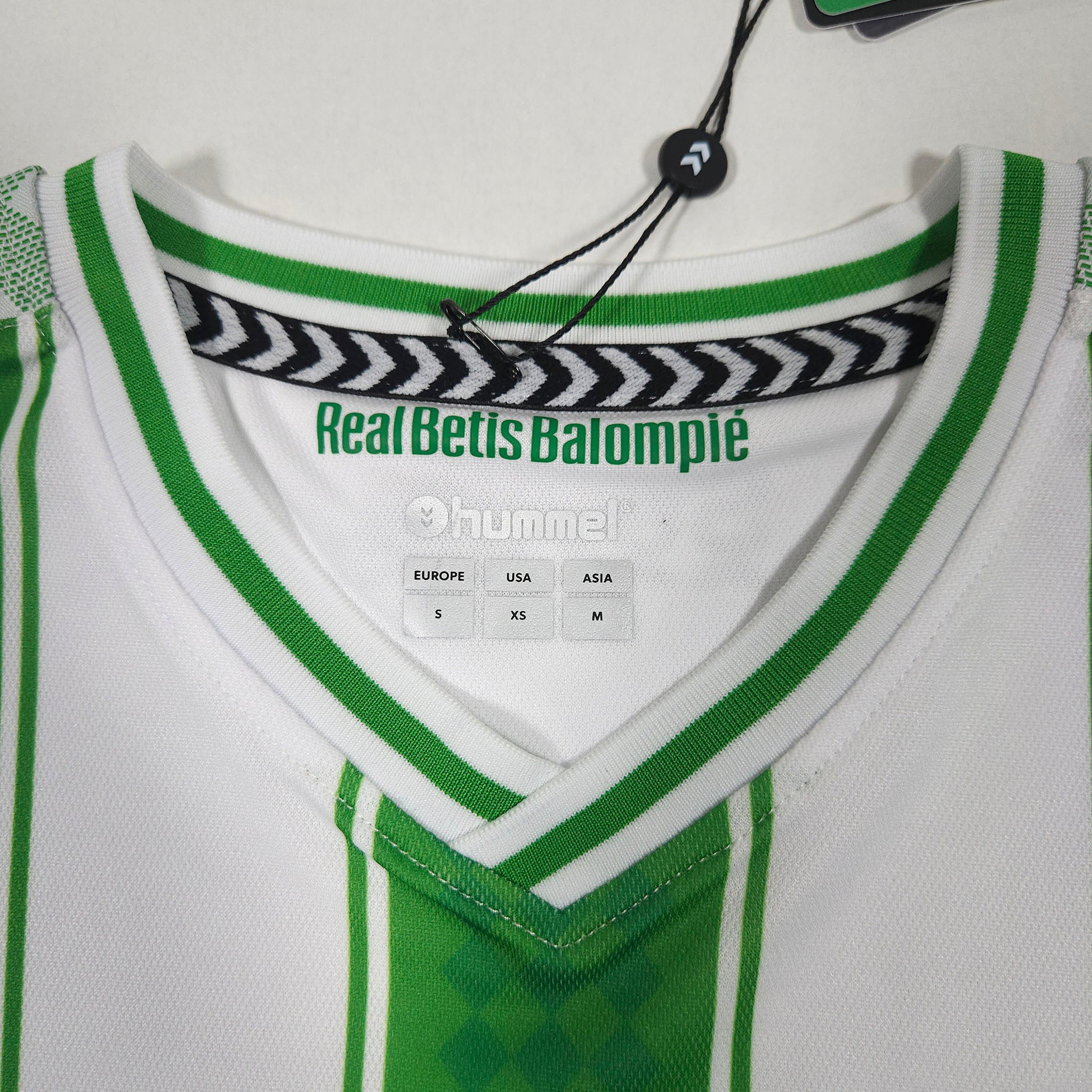 Real Betis Home Shirt 2023-24 detailed view 9