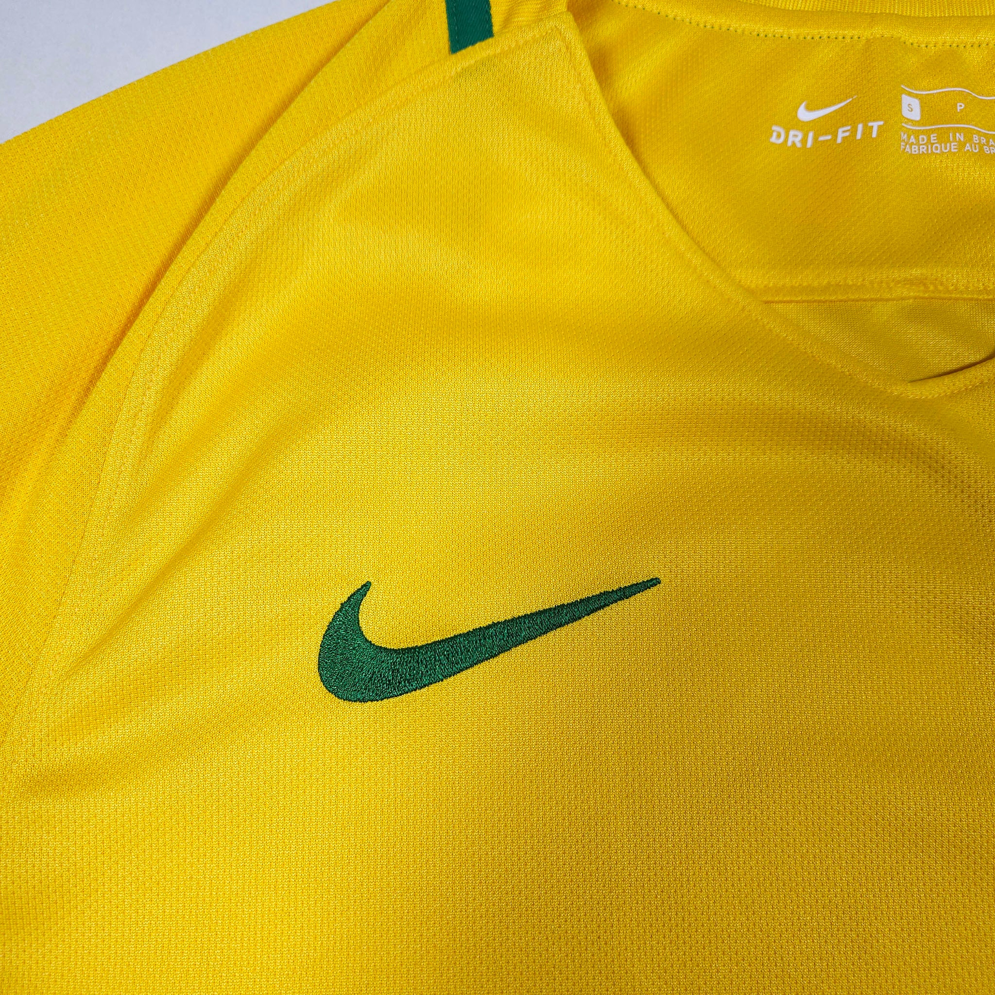 Brazil Home Shirt 2016-17 detailed view 2