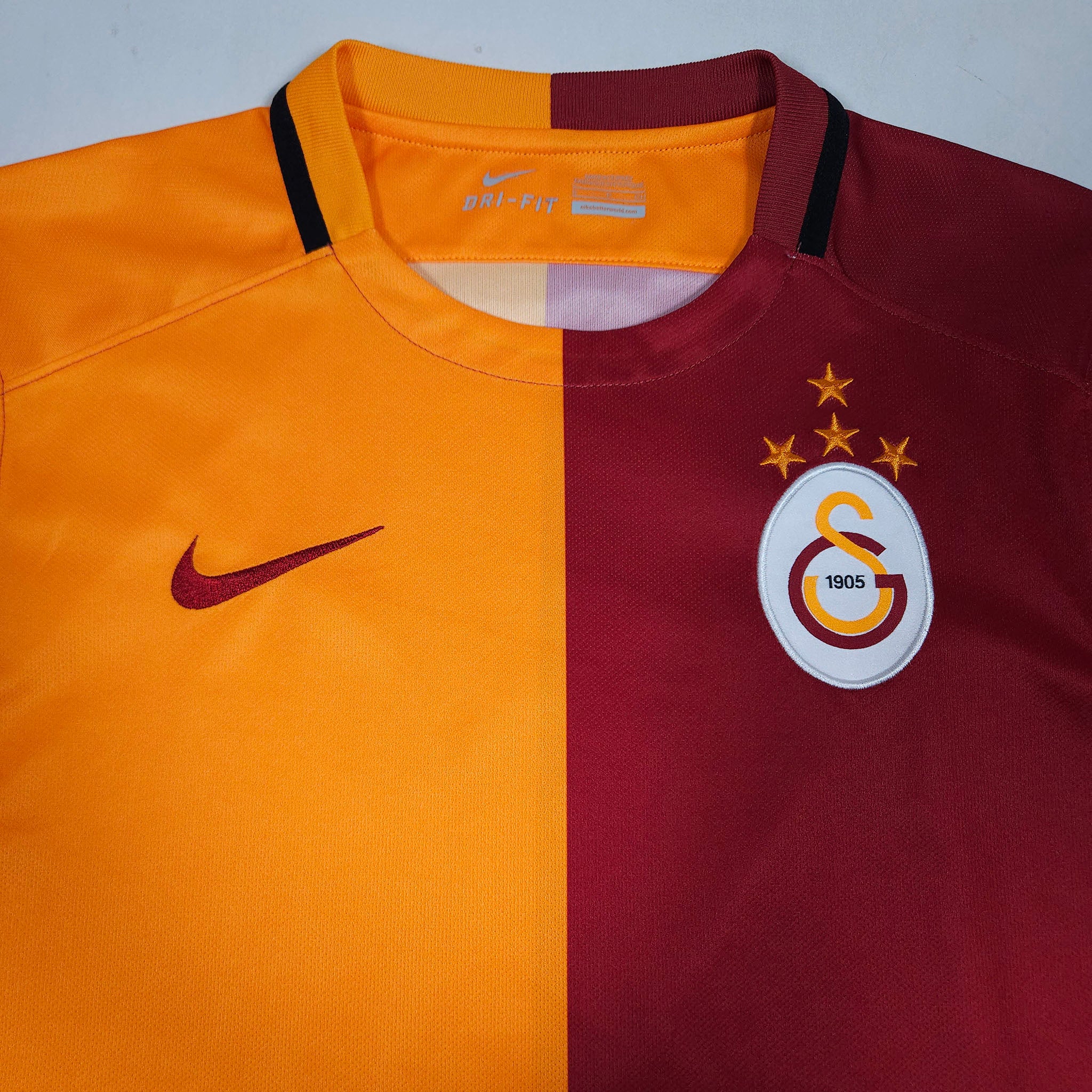 Galatasaray Home Shirt 2015-16 detailed view 1